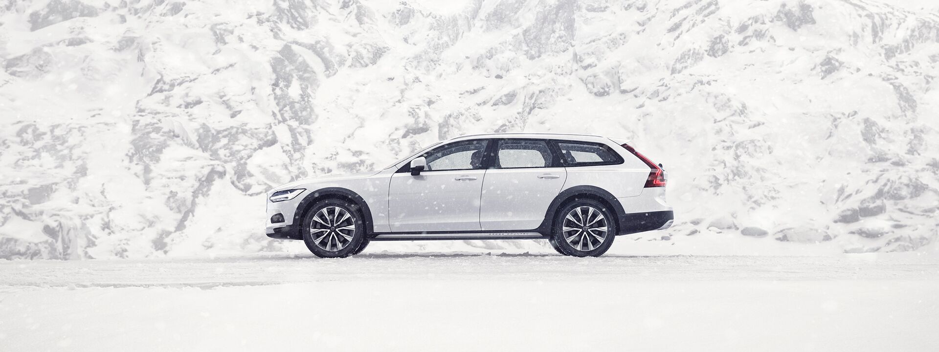 VOLVO V90 Cross Country ANDAMO Holding GmbH & Co. KG      
